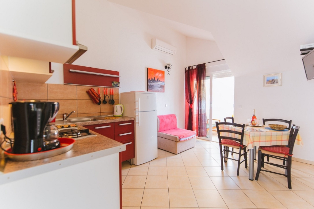 Apartment Mari - sea view apartments: A4 Red Nemira, Riviera Omis