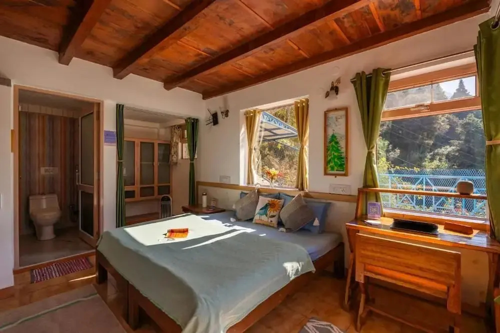 LiveAway Mussoorie, Kempty by PACK