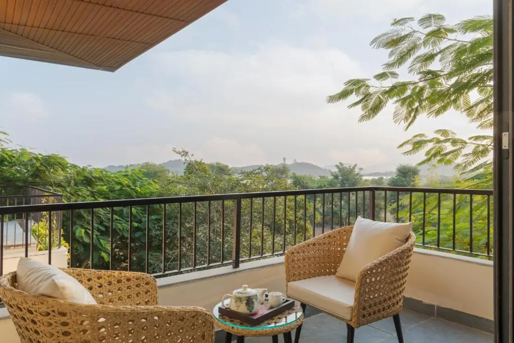 SaffronStays Camelot by the Lake - 3BR villa with glass walls, TT, projector, and gardens, Udaipur