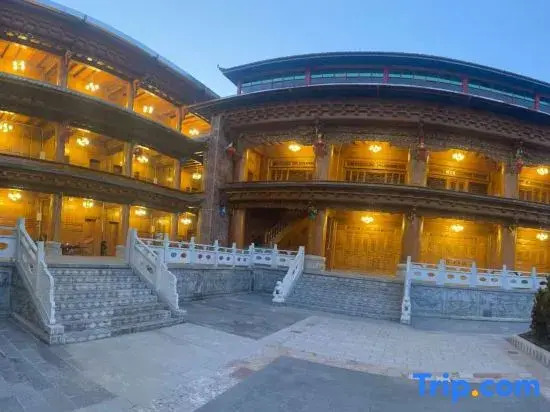 Shangri-La Blun Tusiyuan Homestay