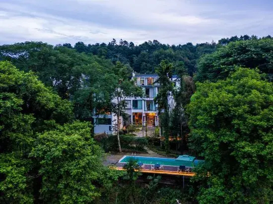 Yichuan Yisu River View Senxi Hostel