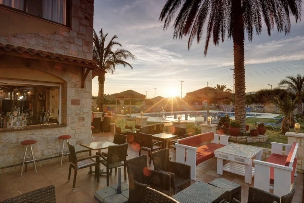 Danelis Studios & Apartments