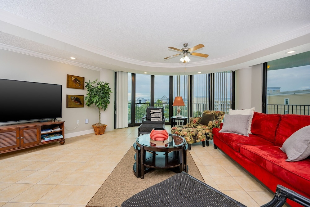 Lighthouse On The Bay 2413 3 Bedroom Condo