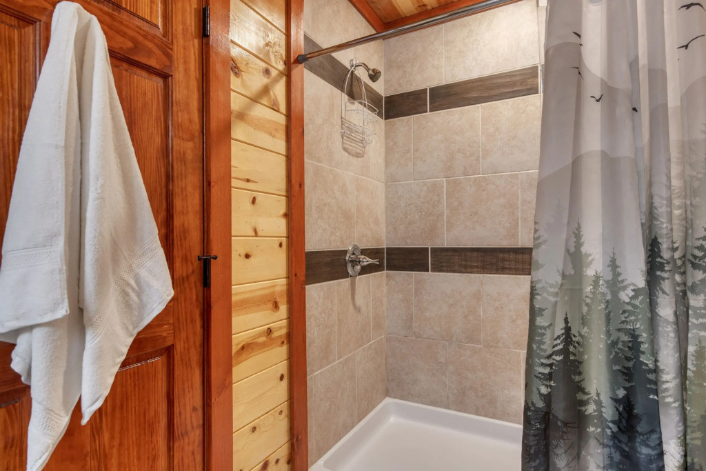 Evergreen Lodge by Avantstay Indoor Heated Pool + Game Room + Movie Theater + Hot Tub Mtn Views + Pigeon Forge
