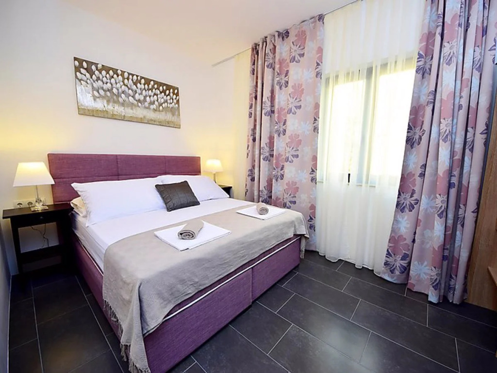 Lozna Residence 10520