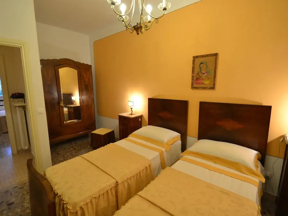 Villa in the Tuscan Hills: Relax in a Magnificent Landscape