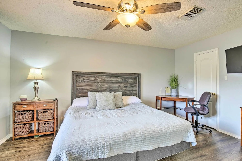 San Antonio Getaway ~ 18 Mi to Dtwn + Pool!