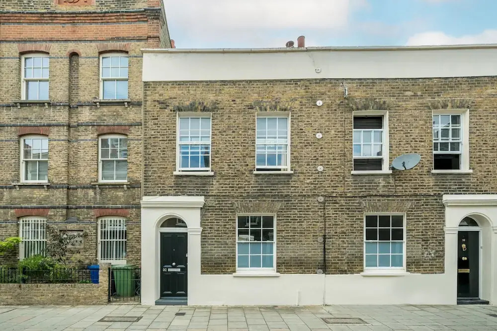 JOIVY Contemporary 2-Bed House W/ Private Garden