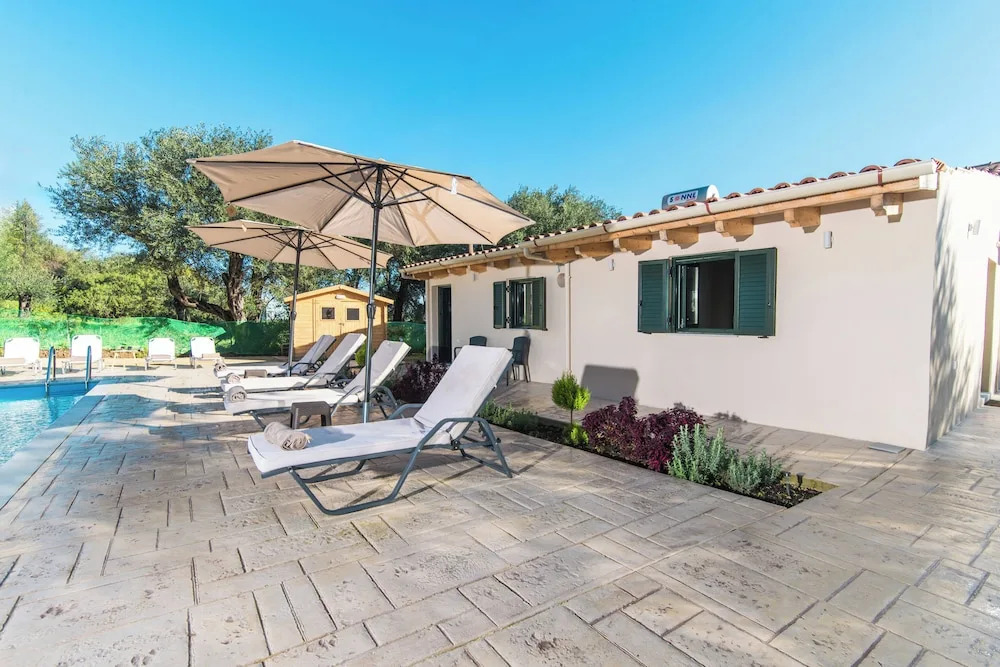 Villa Taxiarchis by Corfuescapes
