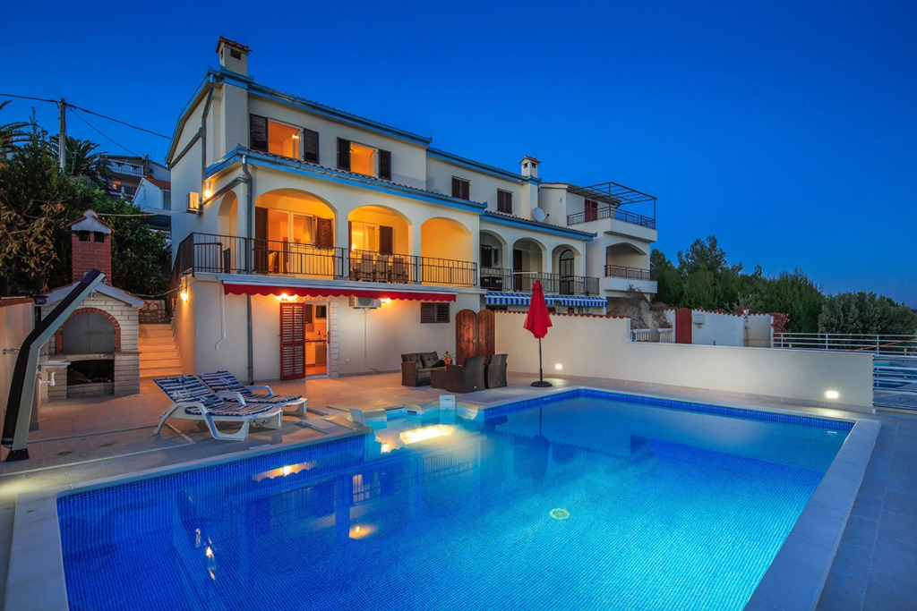 Holiday house Ante - 6m from the sea Seget Vranjica, Riviera Trogir