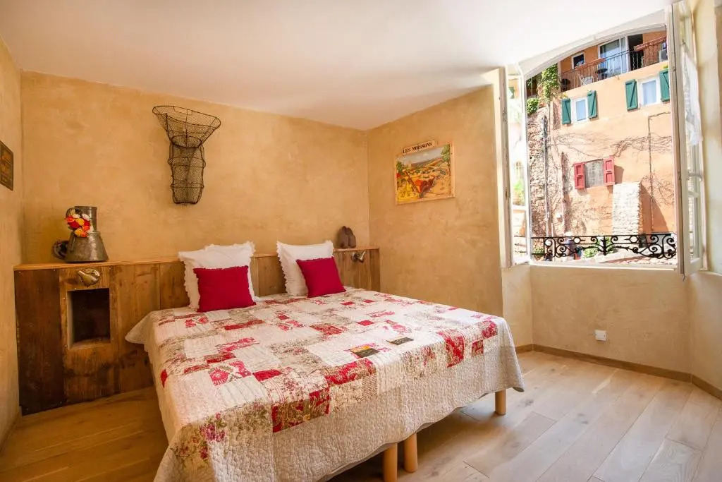 Maison dhôtes Une hirondelle en Provence