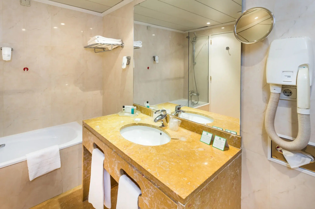 Holiday Inn Lisbon by IHG