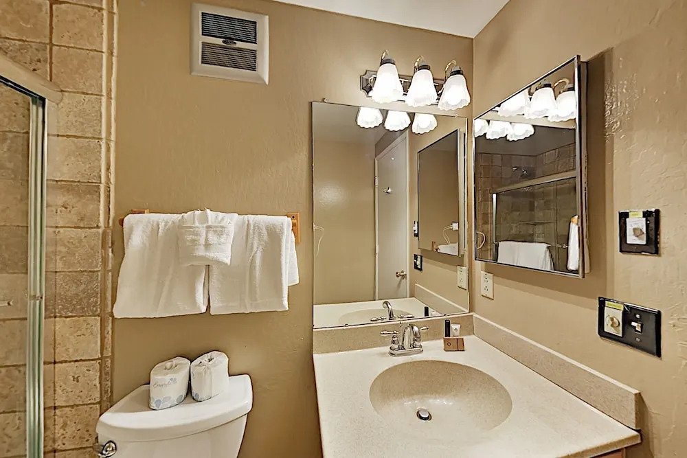 3251chat 4 Bedroom Condo