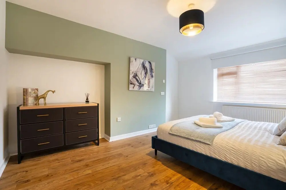 Large-2 Bed House-free Parking