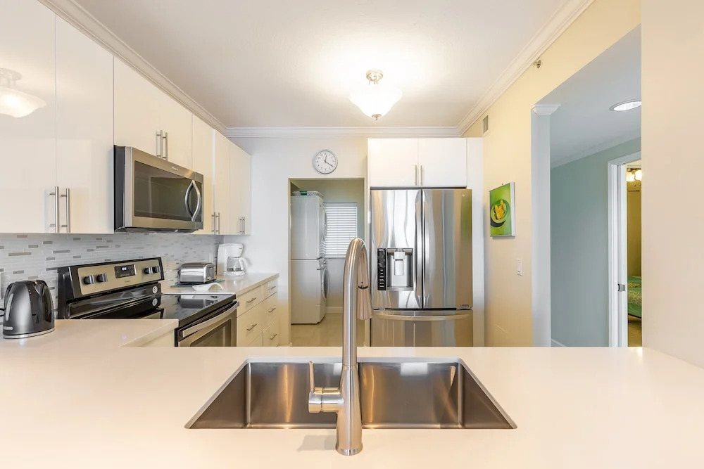 Le Marina Bay 1206 by Go Florida Condo, Sunny Isles