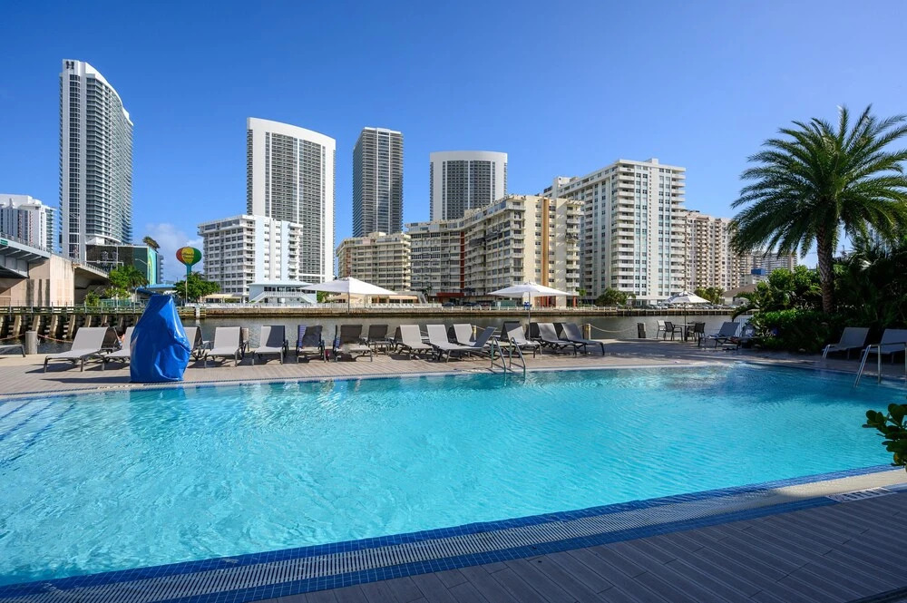 New Listing! Luxe Beach Dream W/ Infinity Pool 3 Bedroom Condo