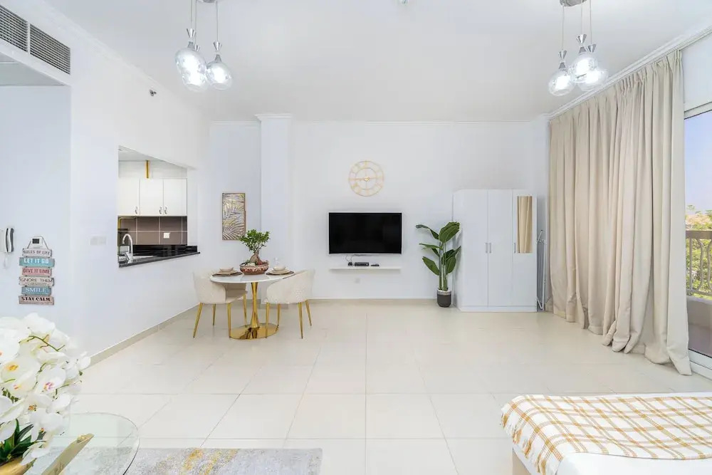 Marco Polo - Spacious Studio Lush View