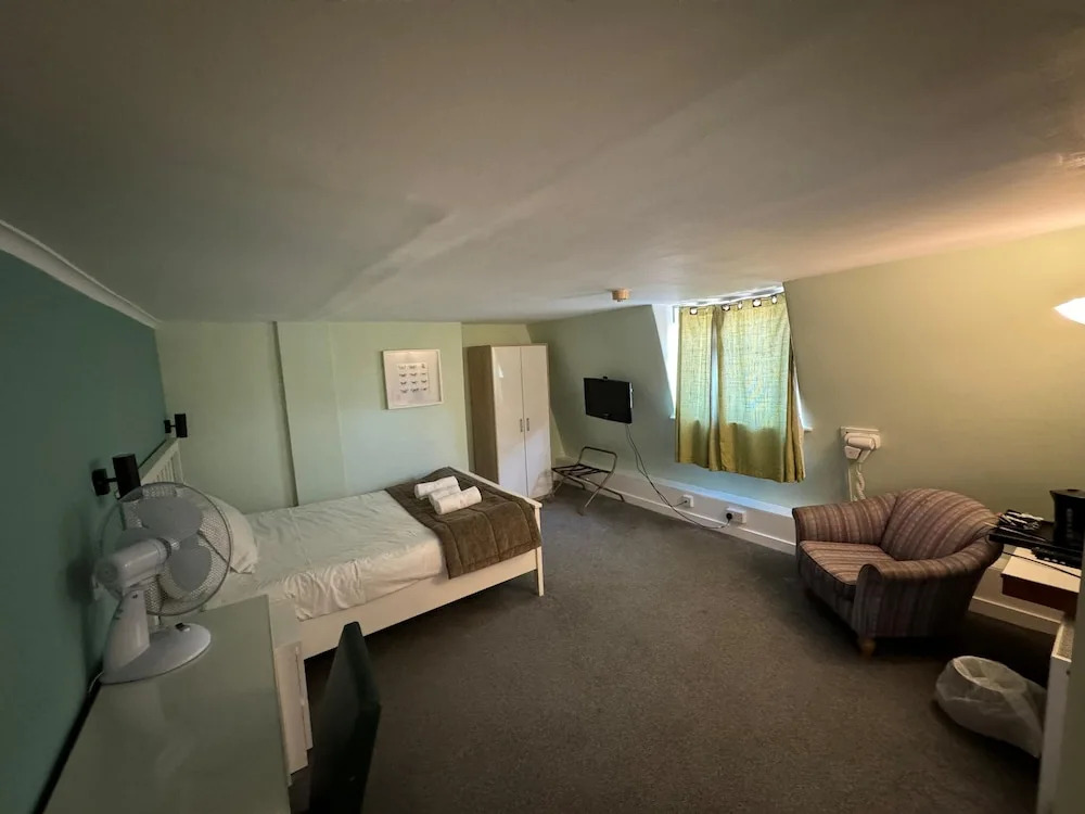 The George Hotel