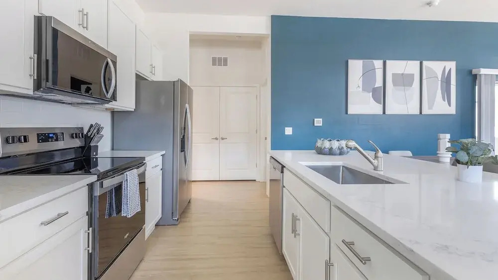 Landing Incredible 1BD Pool