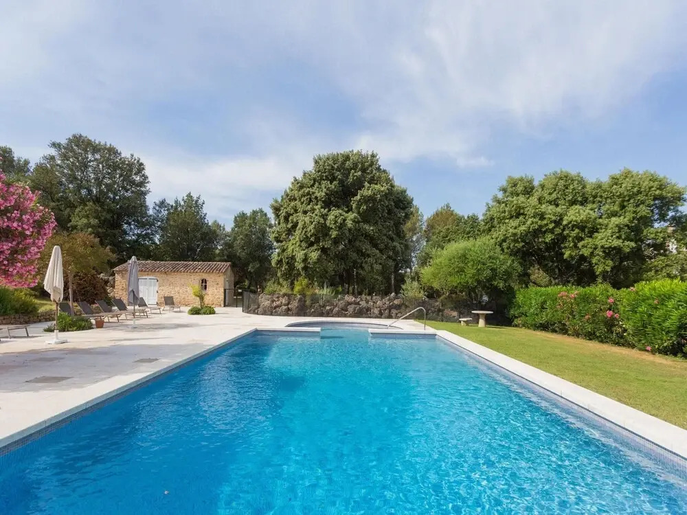 Chateau in Lorgues with Pool & Vineyard Views