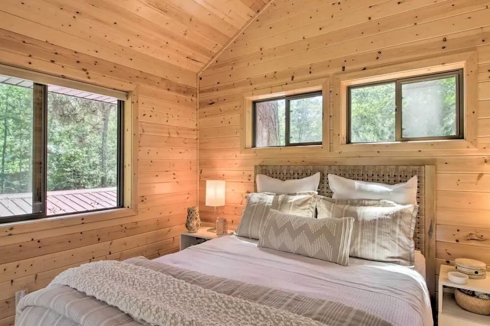 Spacious Cabin on Cross Lake: Treehouse & Sauna!