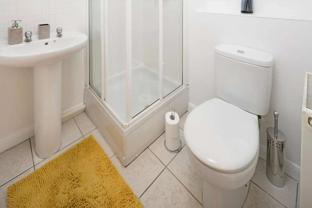 Birmingham Solihull, Short Stay Contractors HS2 NHS Medical Students Modern 2 Bed 2 Bathroom Apartment Dedicated Parking Close to NEC Coleshill