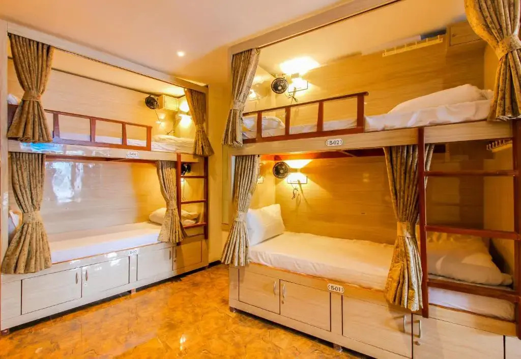 Hygeinic Airport Dormitory Near by BOM