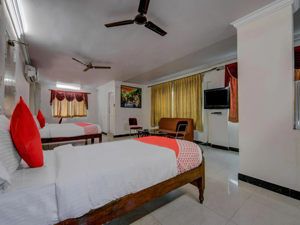Collection O 14323 Anupama Hotel