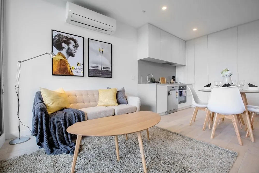 Designer 2 Bedroom Apartment In Parkville