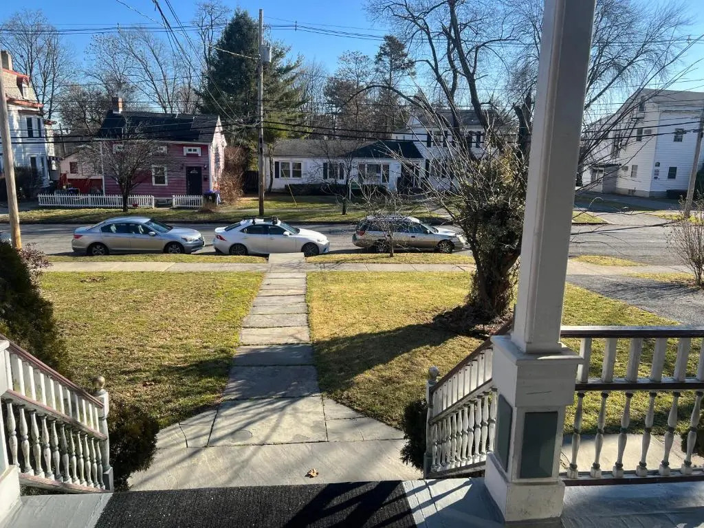 1 Br Private Victorian Apt in Convenient City Location on Half Acre Sleeps 4