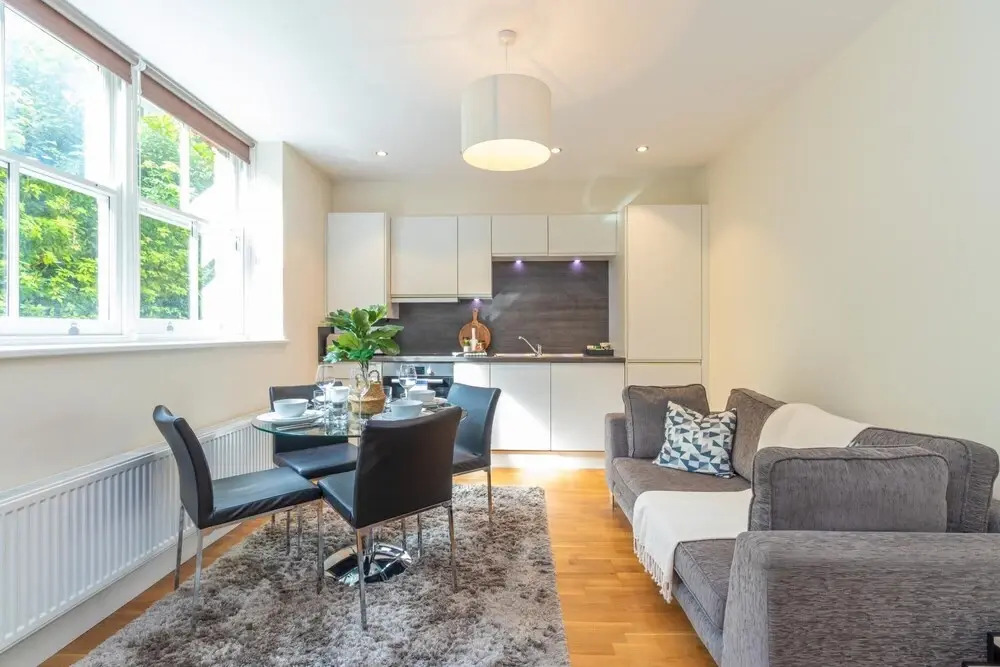 Two Bedroom Apartment in Hammersmith 201a, London