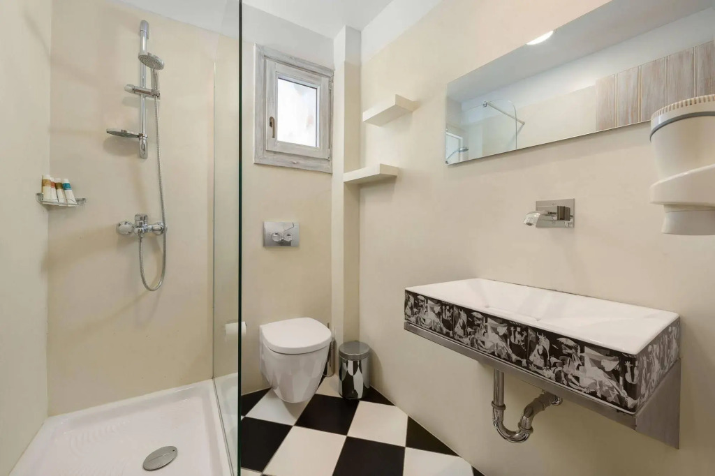 F Fine Suites