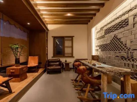 Yulong August Guanshanhai Light Luxury Homestay
