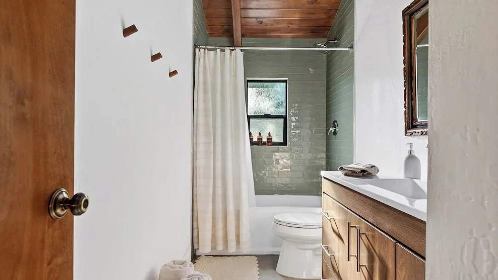 Bernina by Avantstay A-frame Cabin + Game Loft + Fireplace + Deck Near Lake Arrowhead