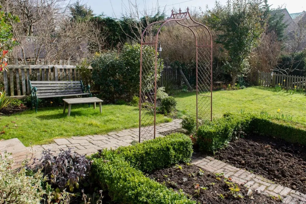 Luxury Escape with Garden and Parking