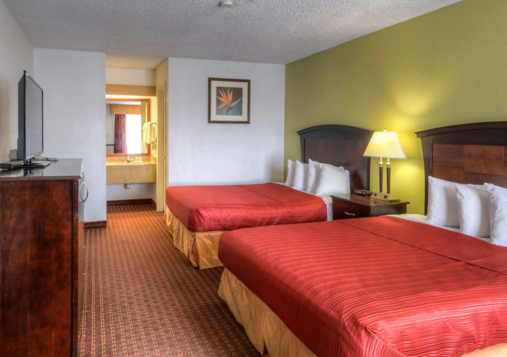 Quality Inn Plainview