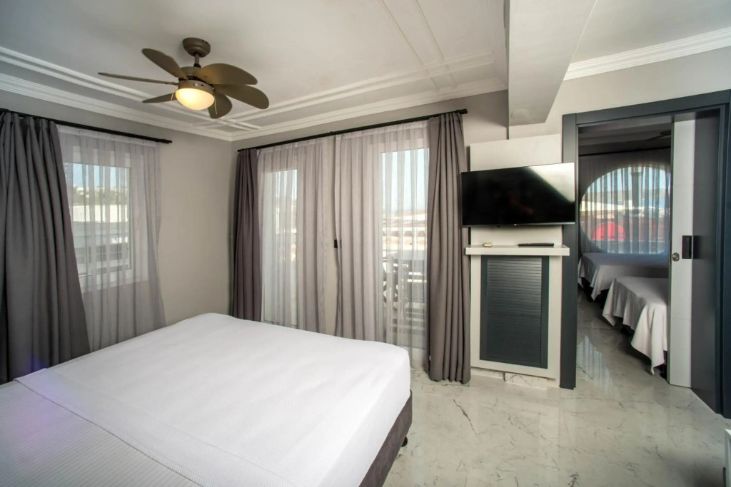 Art Suites Hotel