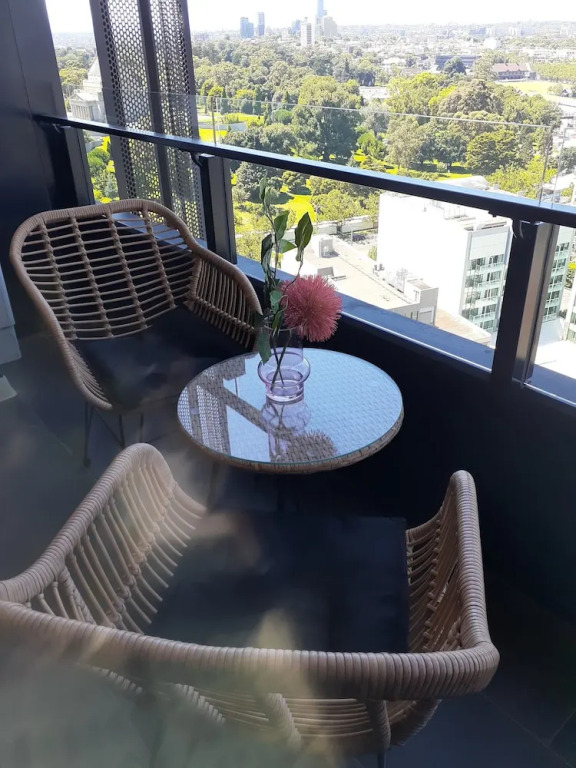 Top Floor Stunning Views