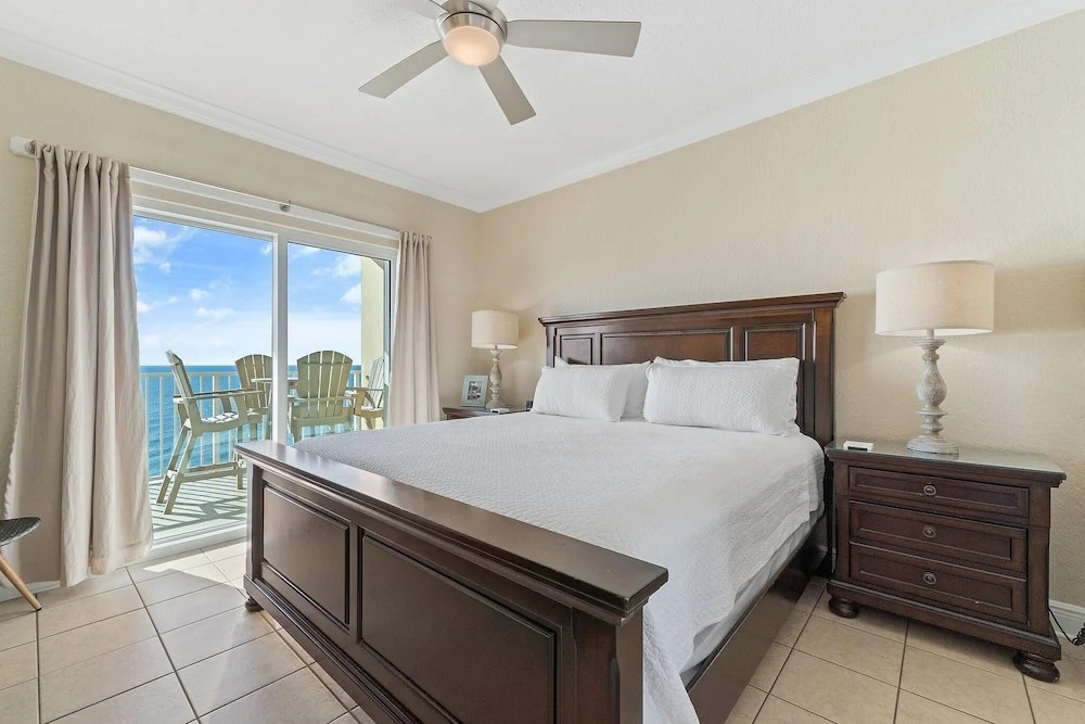 Crystal Shores West 902