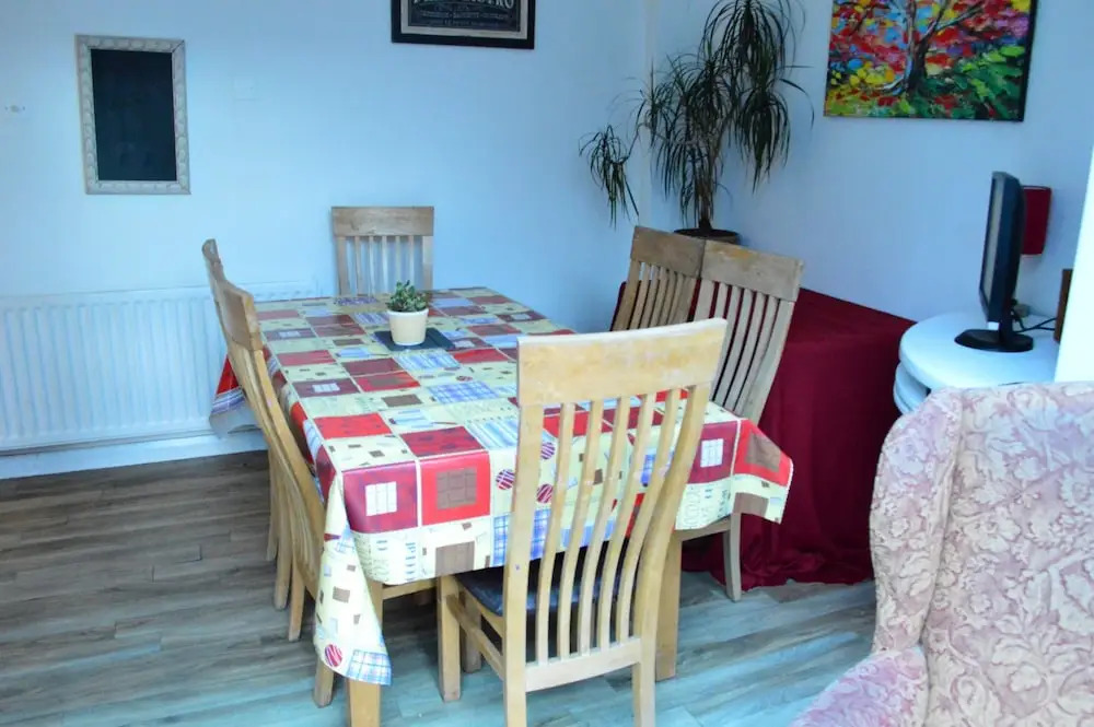 3 Bedroom Family Home Near The DLR