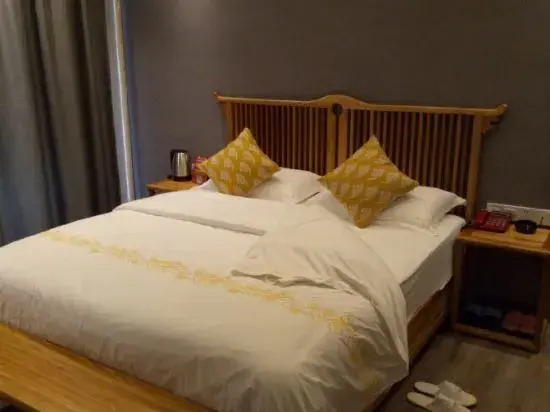 Xiangyunge Holiday Hotel
