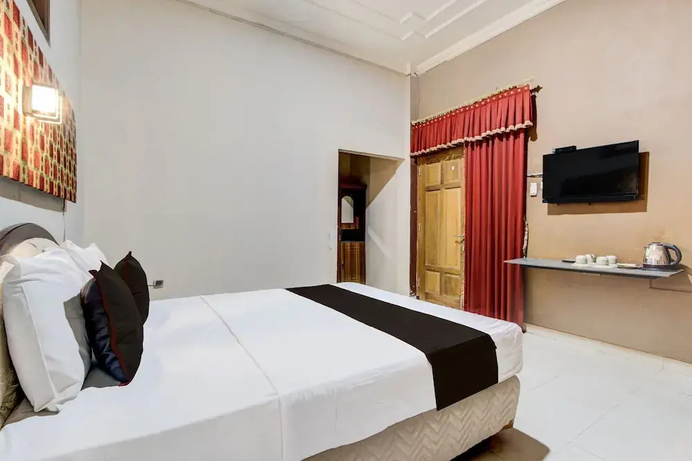 Hotel O Solo near RS JIH Solo formerly Azifa Inn