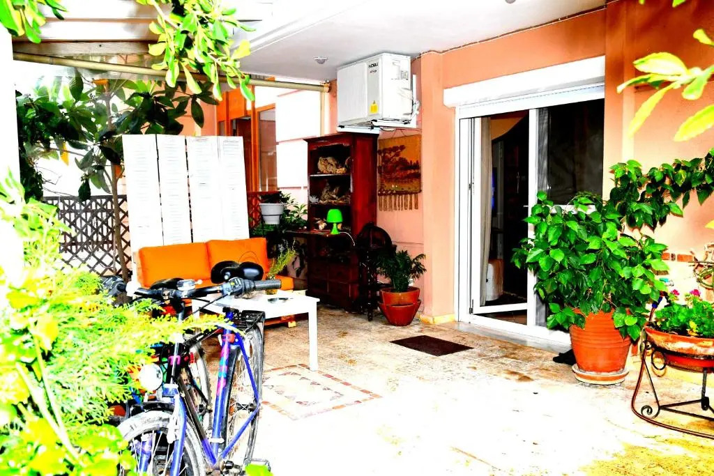 Studio on the beach with private garden