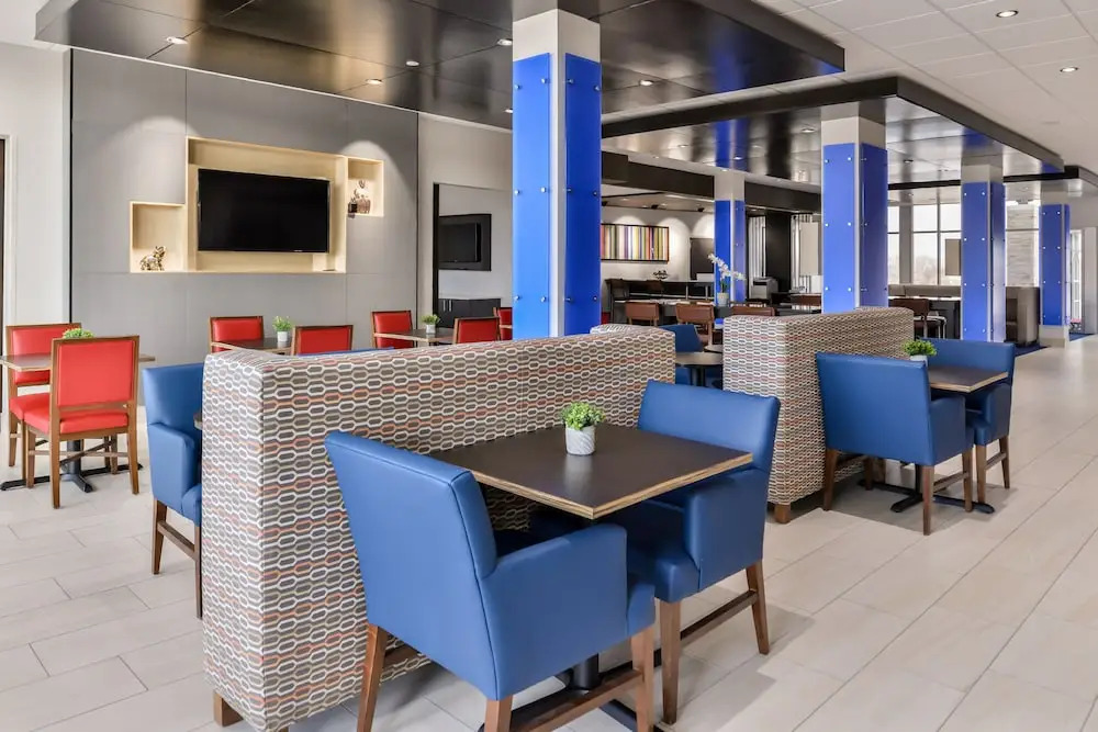 Holiday Inn Express & Suites - Kansas City - Lees Summit by IHG