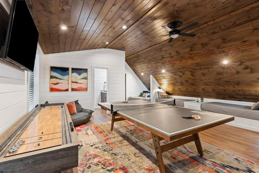Meant To Bee! New 2 Bedroom, 2 Bath, Sleeps 8! Ping Pong & Shuffle Board