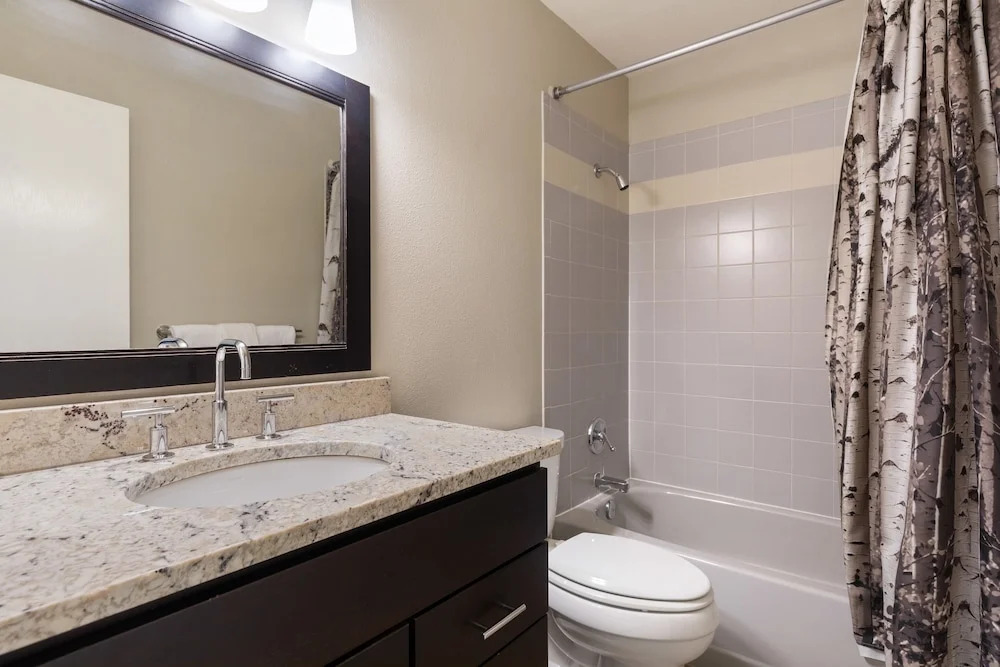 Ghostriders 10 by Avantstay Penthouse Suite w/ Large Patio & Mountain Views!