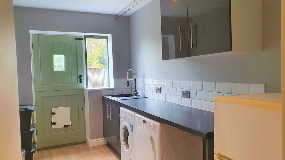 Large 5 Bedroom House Terrace Parking