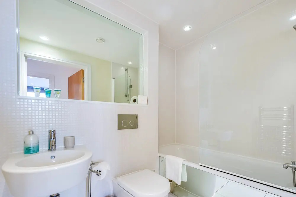 Two Bedroom Apartment in Canary Wharf