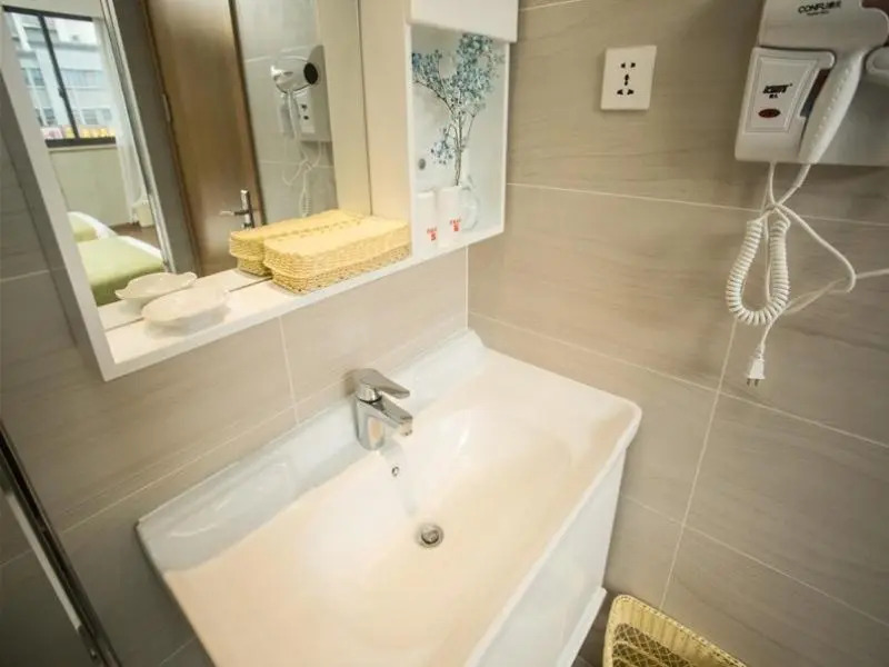 Shell Changzhou Yangrong City Hotel