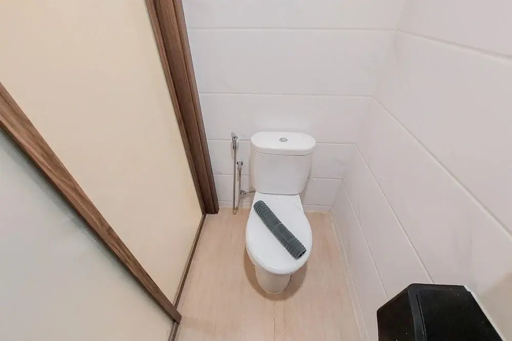 Elegant and Comfy Studio at Sky House BSD Apartment By Travelio